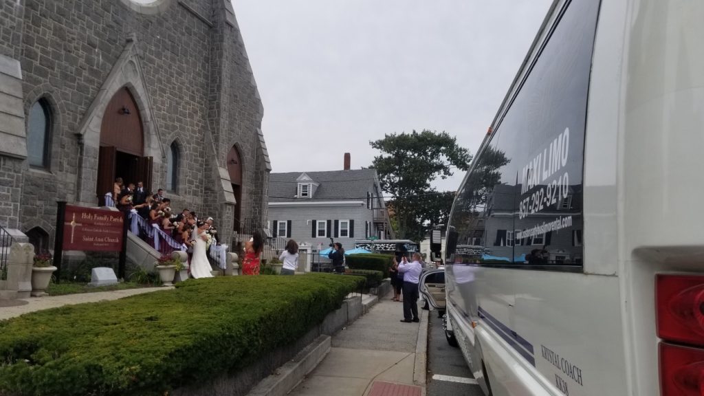 Benefits of Booking a Wedding Party Bus